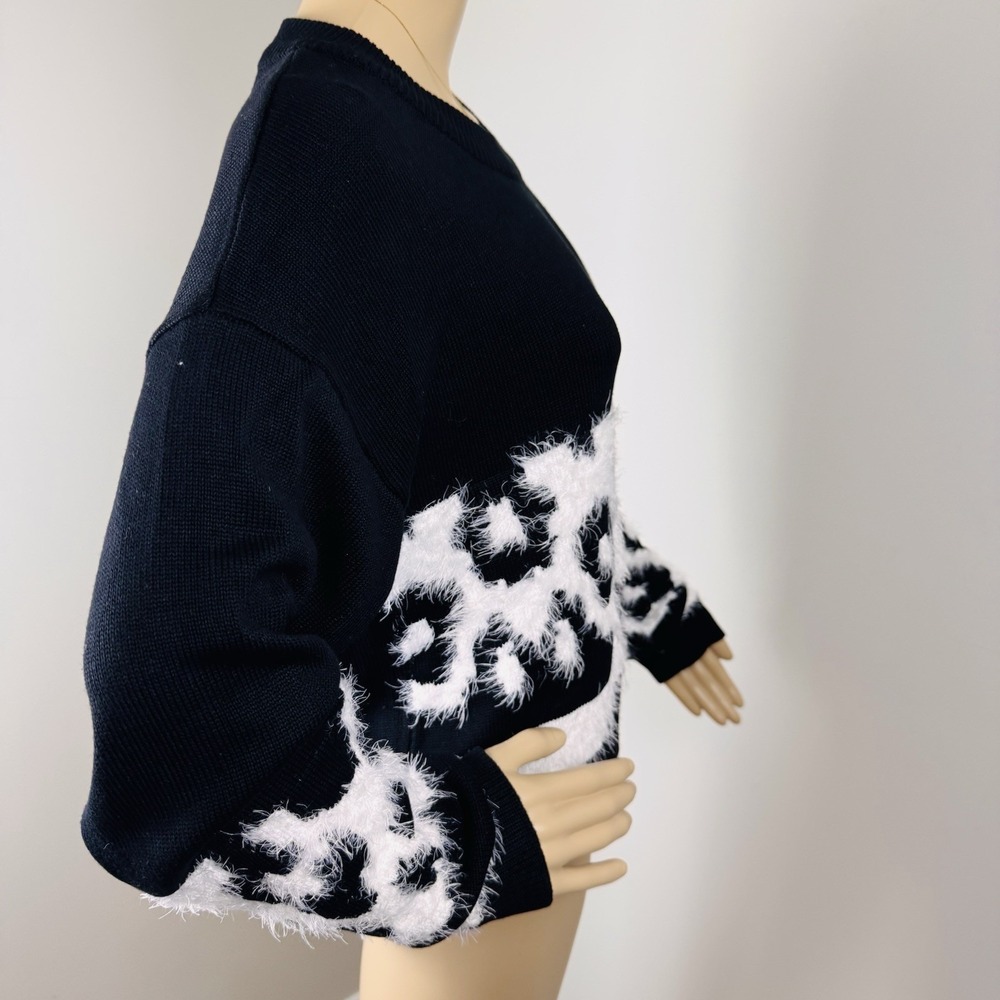 Guess Los Angeles Women's Sz XL Animal Print Crop Sweater Black & White - Picture 5 of 16